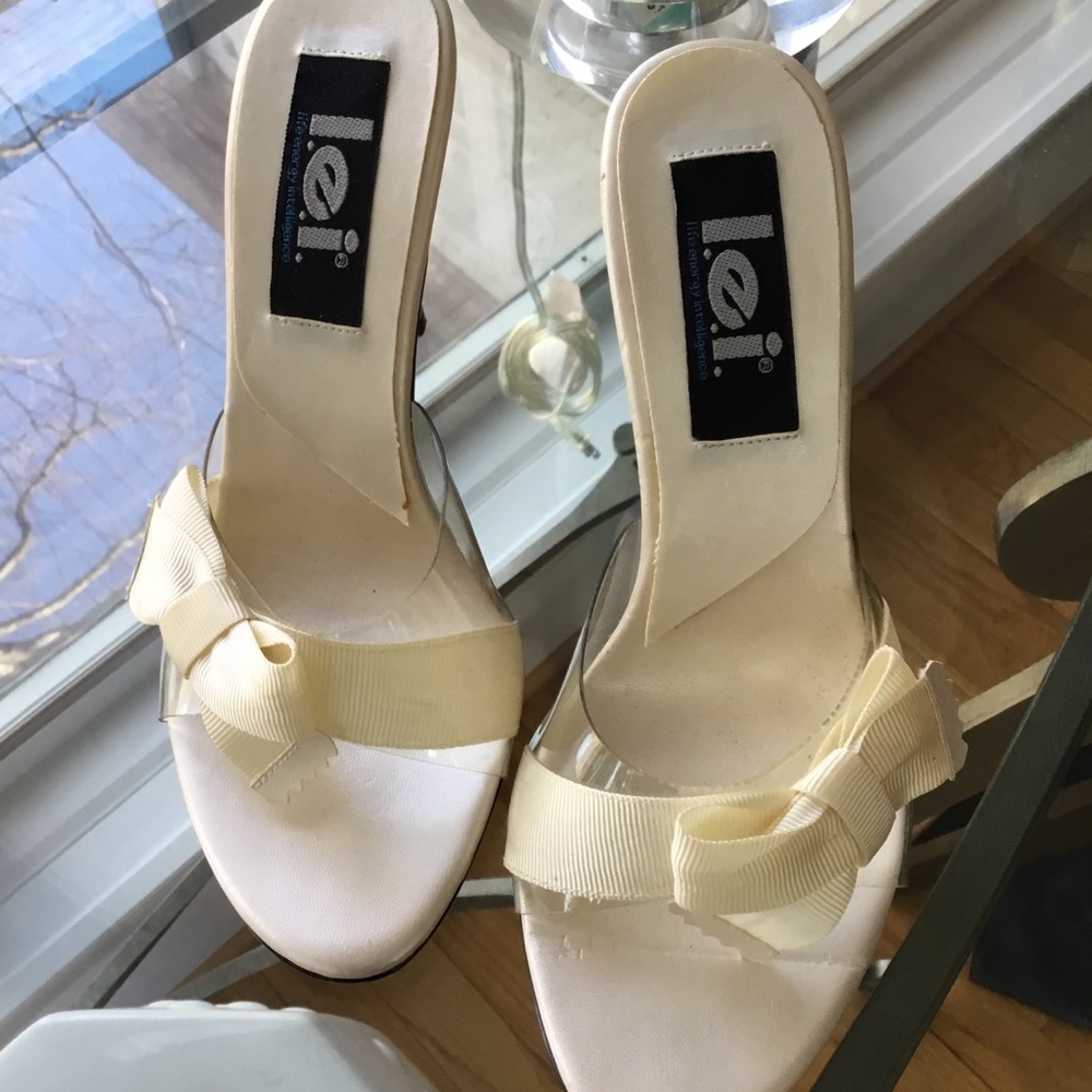 Lei slip on heels.